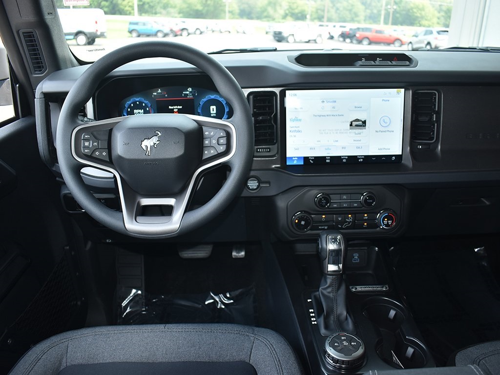 2025 Ford Bronco Base photo 13