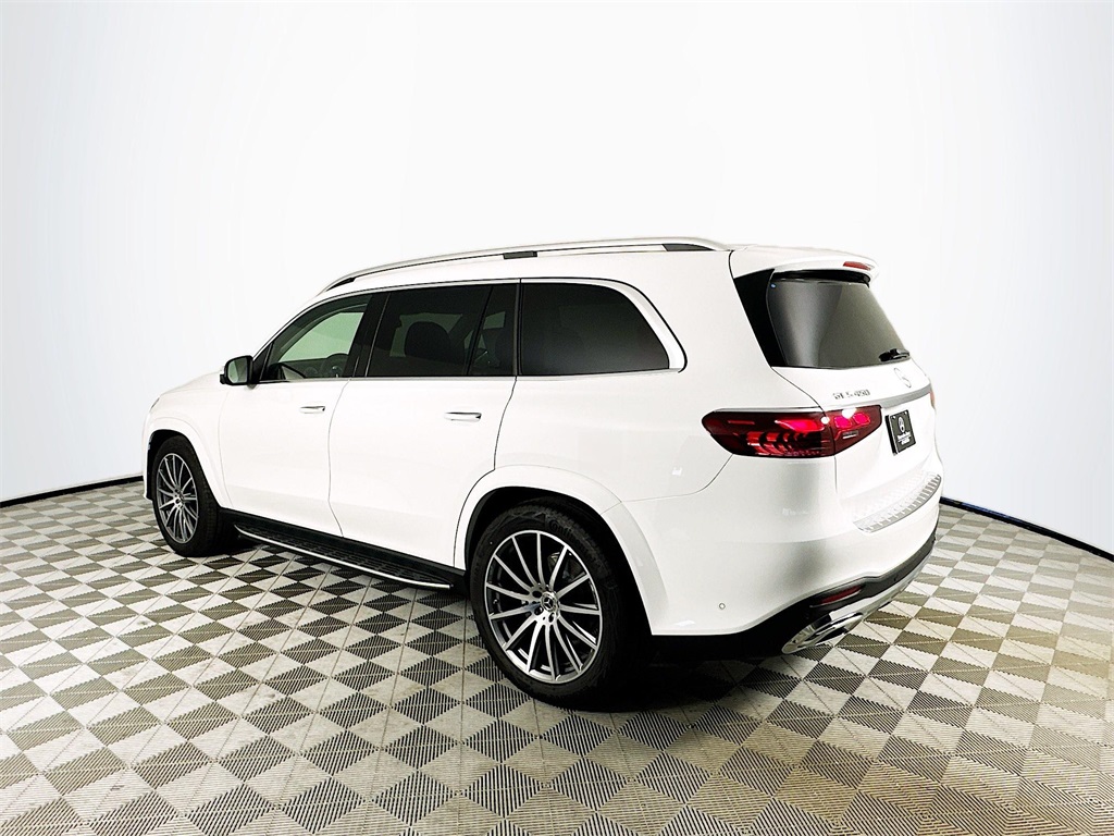 2026 Mercedes Benz GLS 450 4MATIC photo 3