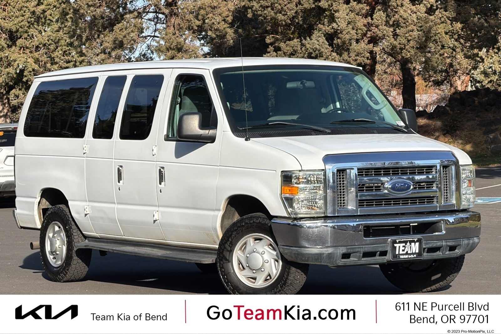 2011 Ford E-Series Econoline Wagon XLT's photo