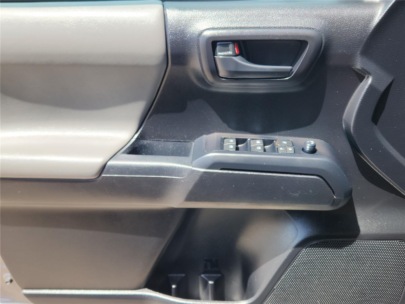 2022 Toyota Tacoma SR photo 8