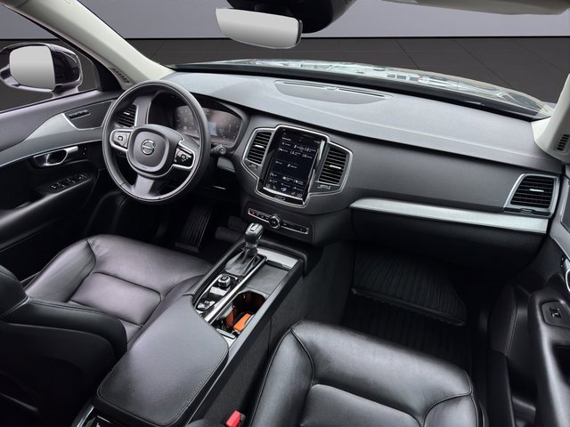 2022 Volvo XC90 T5 Momentum photo 12