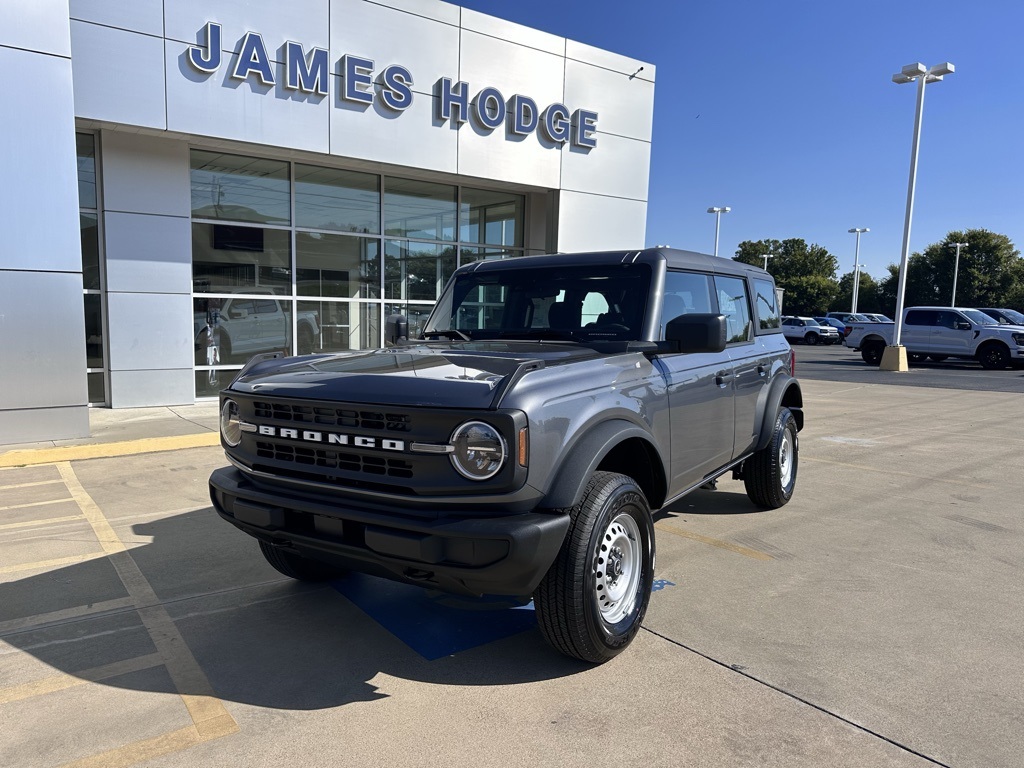 2025 Ford Bronco Base photo 5