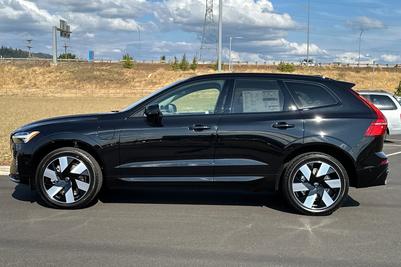2025 Volvo XC60 Plus photo 4