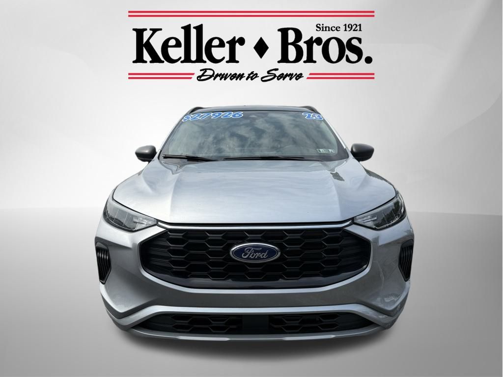 2023 Ford Escape ST-Line photo 2