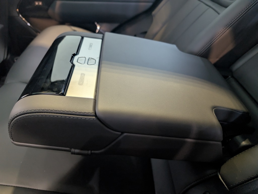2025 Land Rover Range Rover Sport SE photo 18