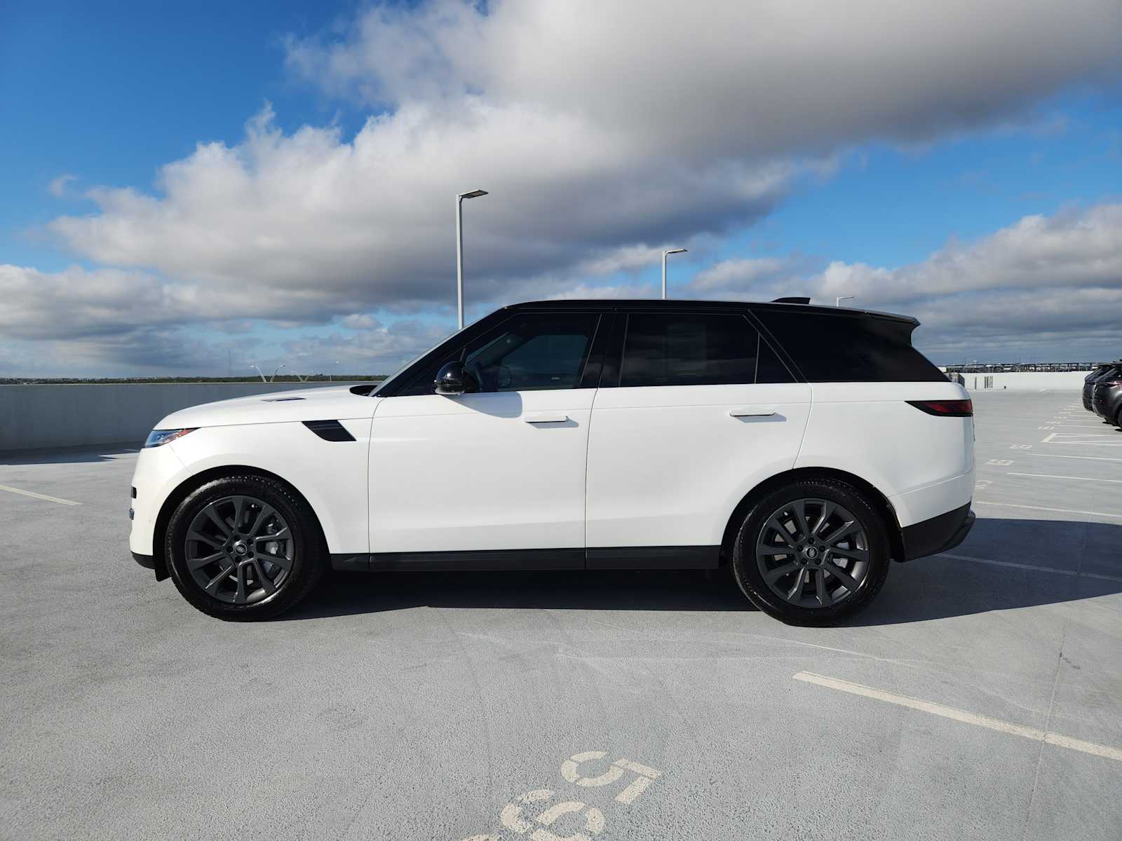 2024 Land Rover Range Rover Sport SE photo 4