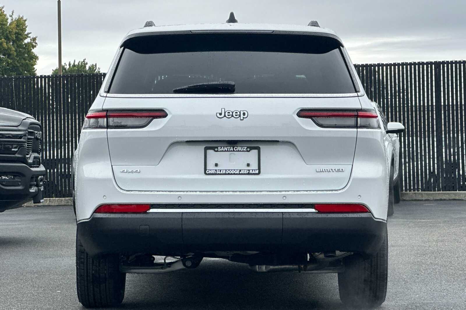 2025 Jeep Grand Cherokee Limited photo 4