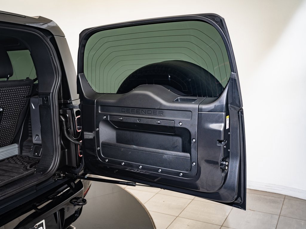2023 Land Rover Defender 90 V8 photo 18