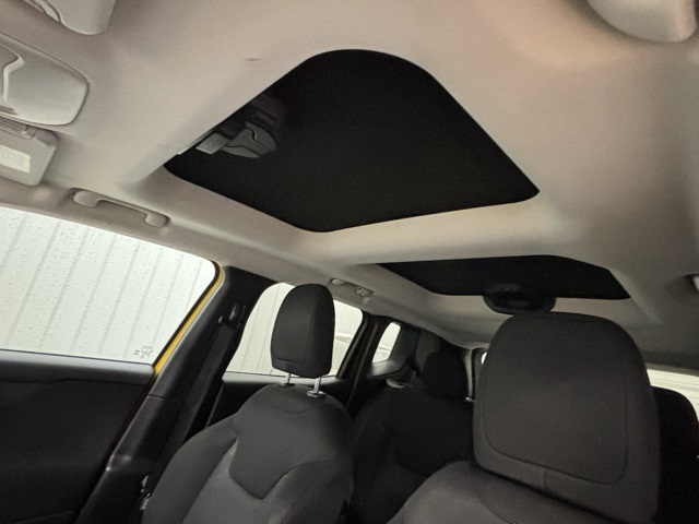 2015 Jeep Renegade Latitude North Edition photo 21