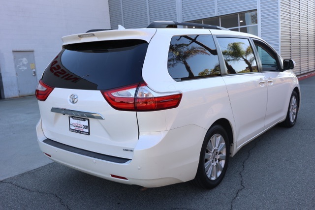 2015 Toyota Sienna Limited photo 3
