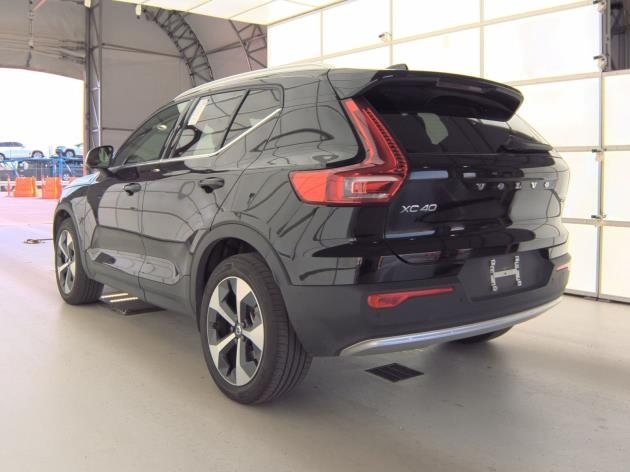 2025 Volvo XC40 Plus photo 2