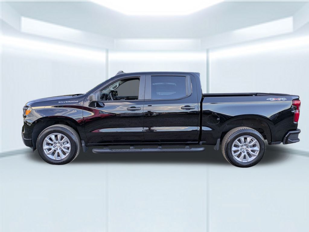 2024 Chevrolet Silverado 1500 Custom photo 2