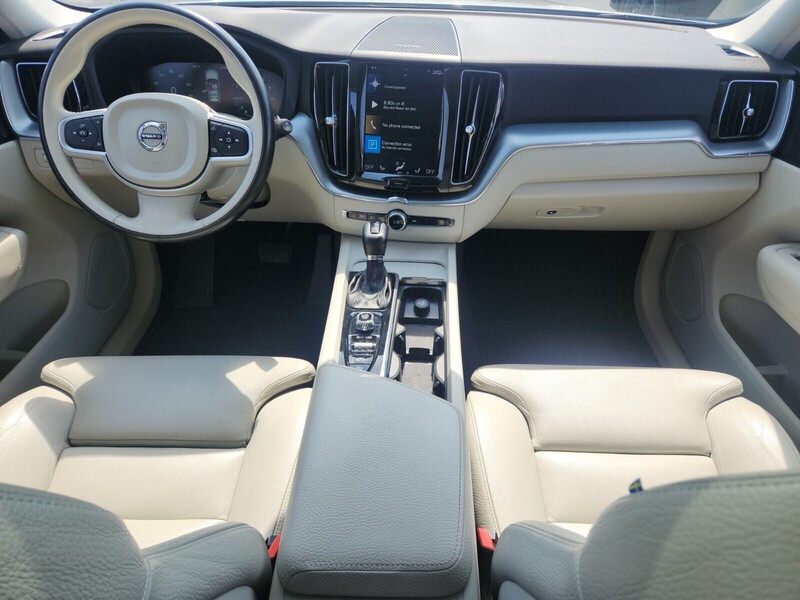 2019 Volvo XC60 T5 Momentum photo 12