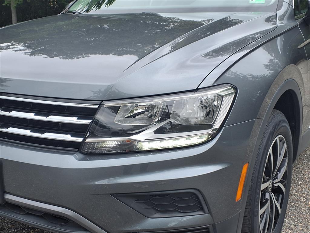 2021 Volkswagen Tiguan SE photo 2