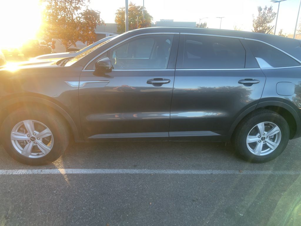 2023 Kia Sorento LX photo 4