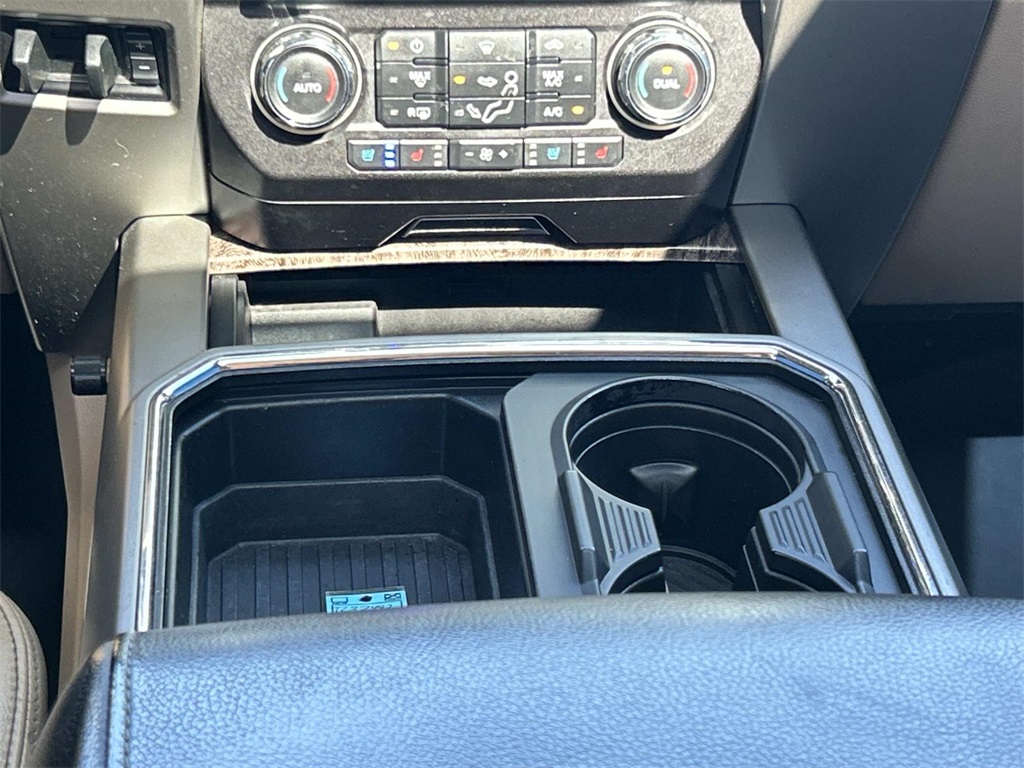 2017 Ford F-250 Lariat photo 16