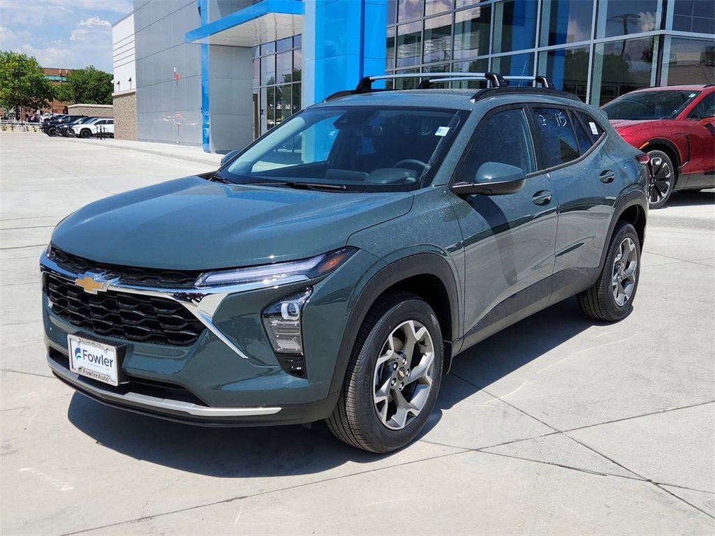 2025 Chevrolet Trax LT photo 3