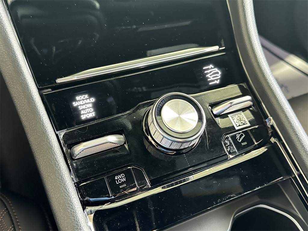 2025 Jeep Grand Cherokee Summit photo 24