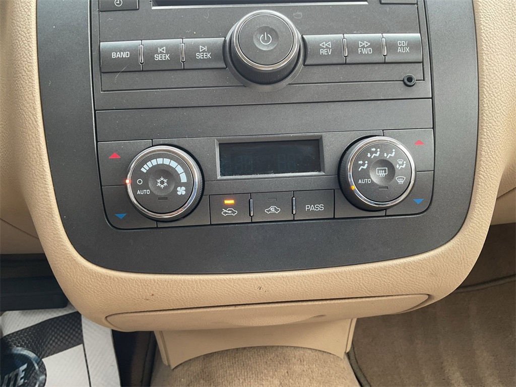 2011 Buick Lucerne CX photo 12