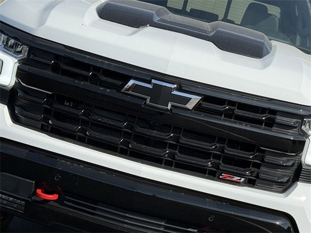 2026 Chevrolet Silverado Trail Boss LT photo 3