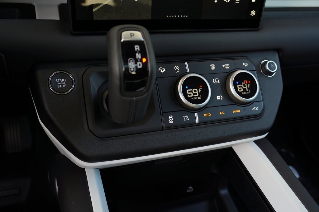 2025 LAND ROVER DEFENDER - Image 25