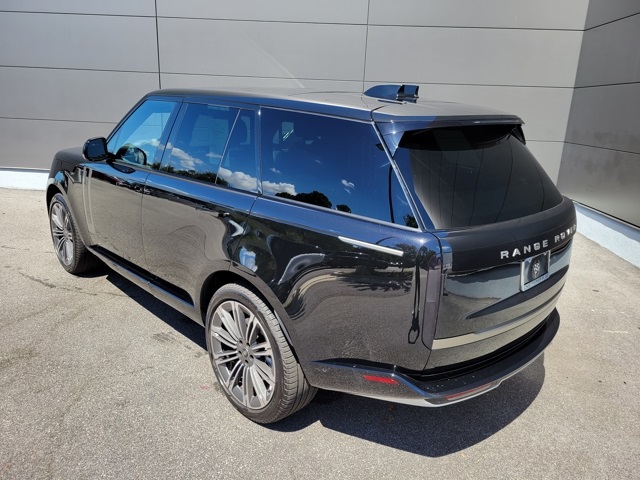 2024 Land Rover Range Rover SE photo 2
