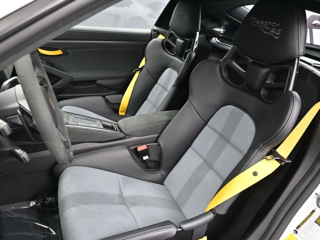 2024 Porsche Cayman GT4 RS photo 5