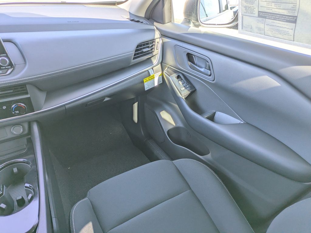 2026 Nissan Rogue S photo 14