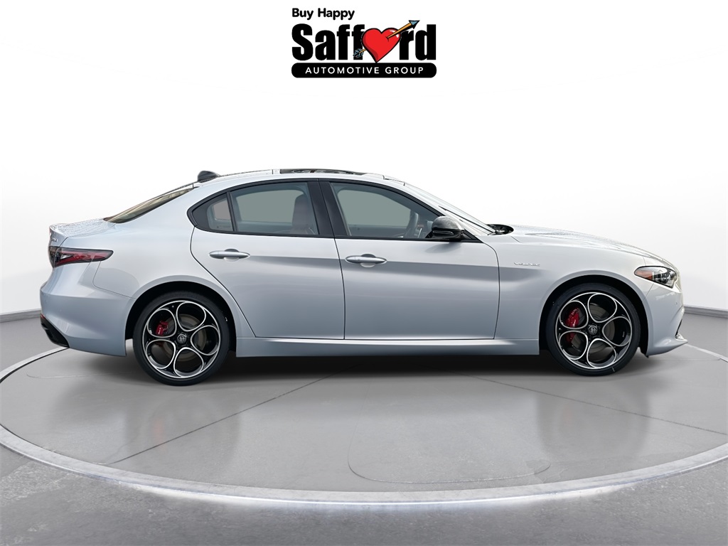 2025 Alfa Romeo Giulia Base's photo