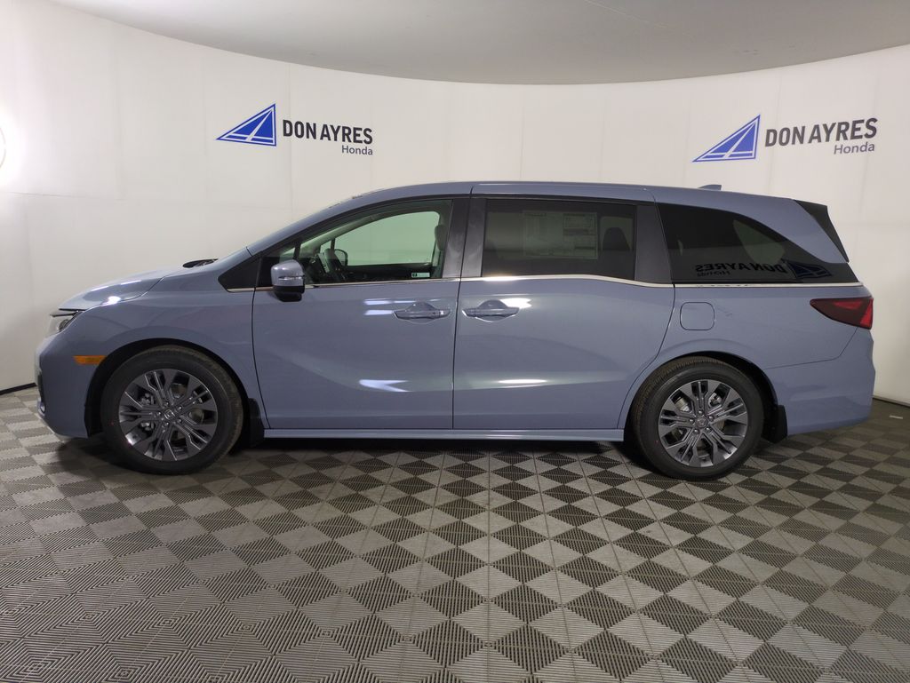 2026 Honda Odyssey Touring photo 2