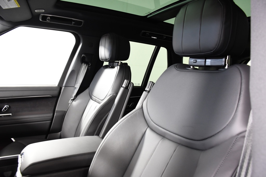 2025 Land Rover Range Rover SE photo 15