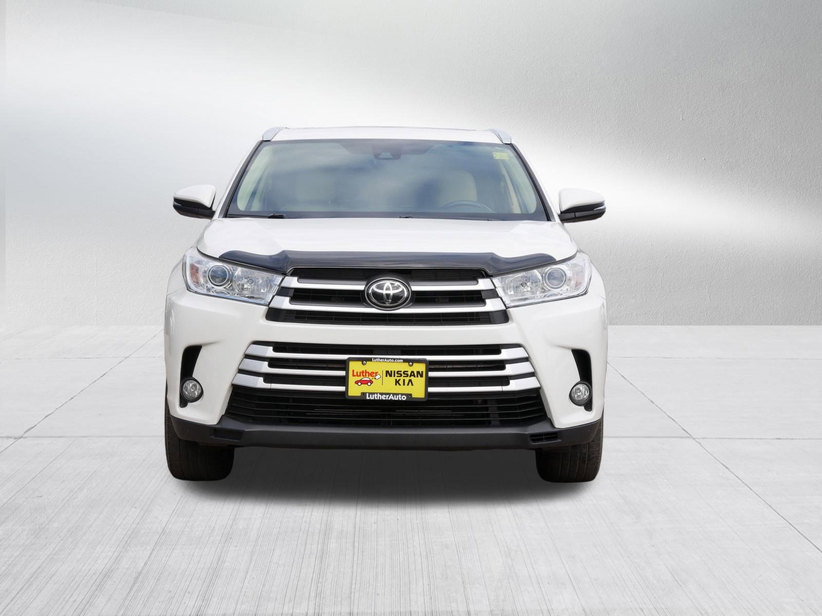 Used 2019 Toyota Highlander XLE with VIN 5TDJZRFH4KS575987 for sale in Inver Grove, Minnesota