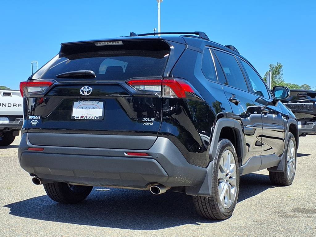 2024 Toyota RAV4 XLE Premium photo 7