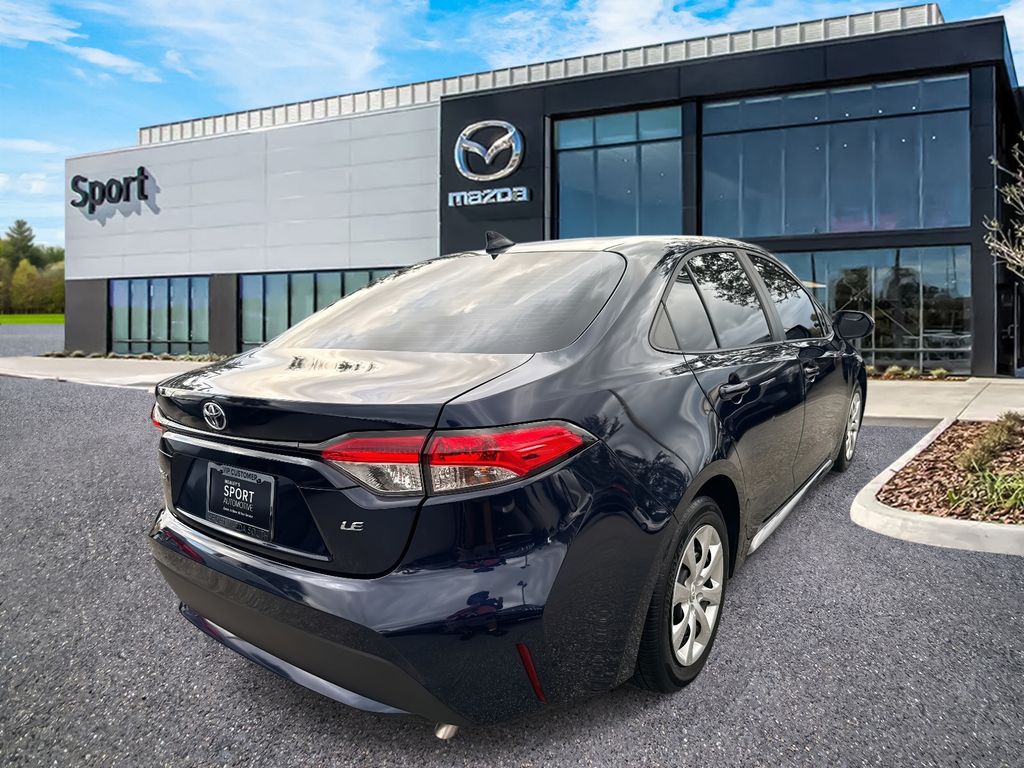 2022 Toyota Corolla LE photo 3