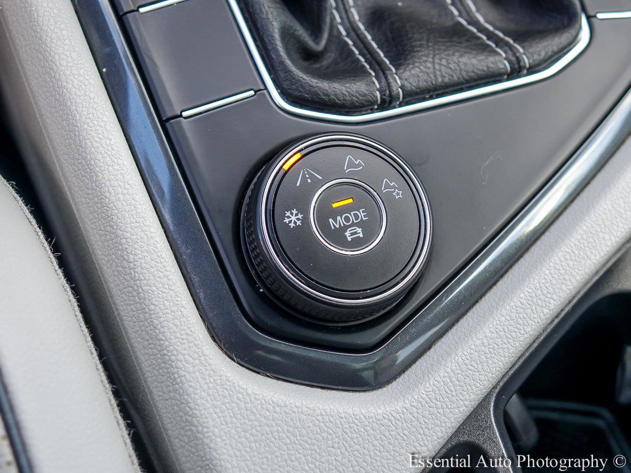 2022 VOLKSWAGEN TIGUAN - Image 17