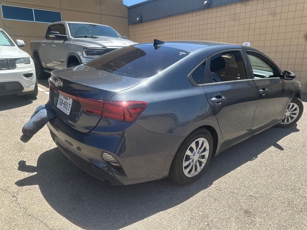 2023 Kia Forte LX photo 7