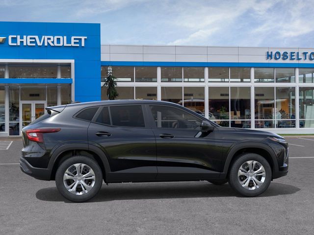 2026 Chevrolet Trax LS photo 2
