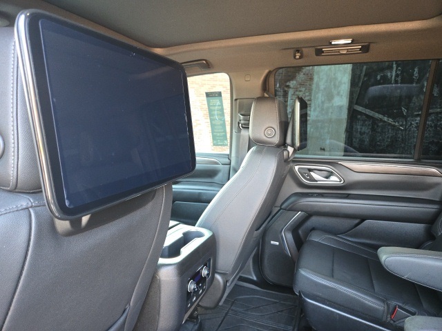 2023 Chevrolet Suburban Z71 photo 17