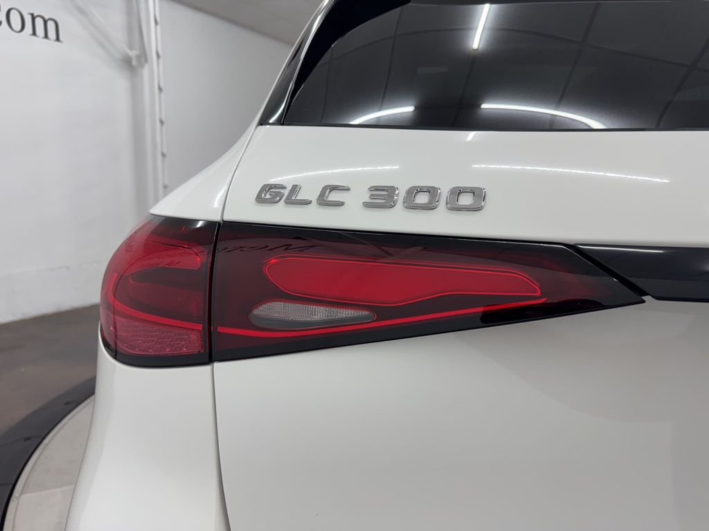 2026 Mercedes Benz GLC 300 photo 8