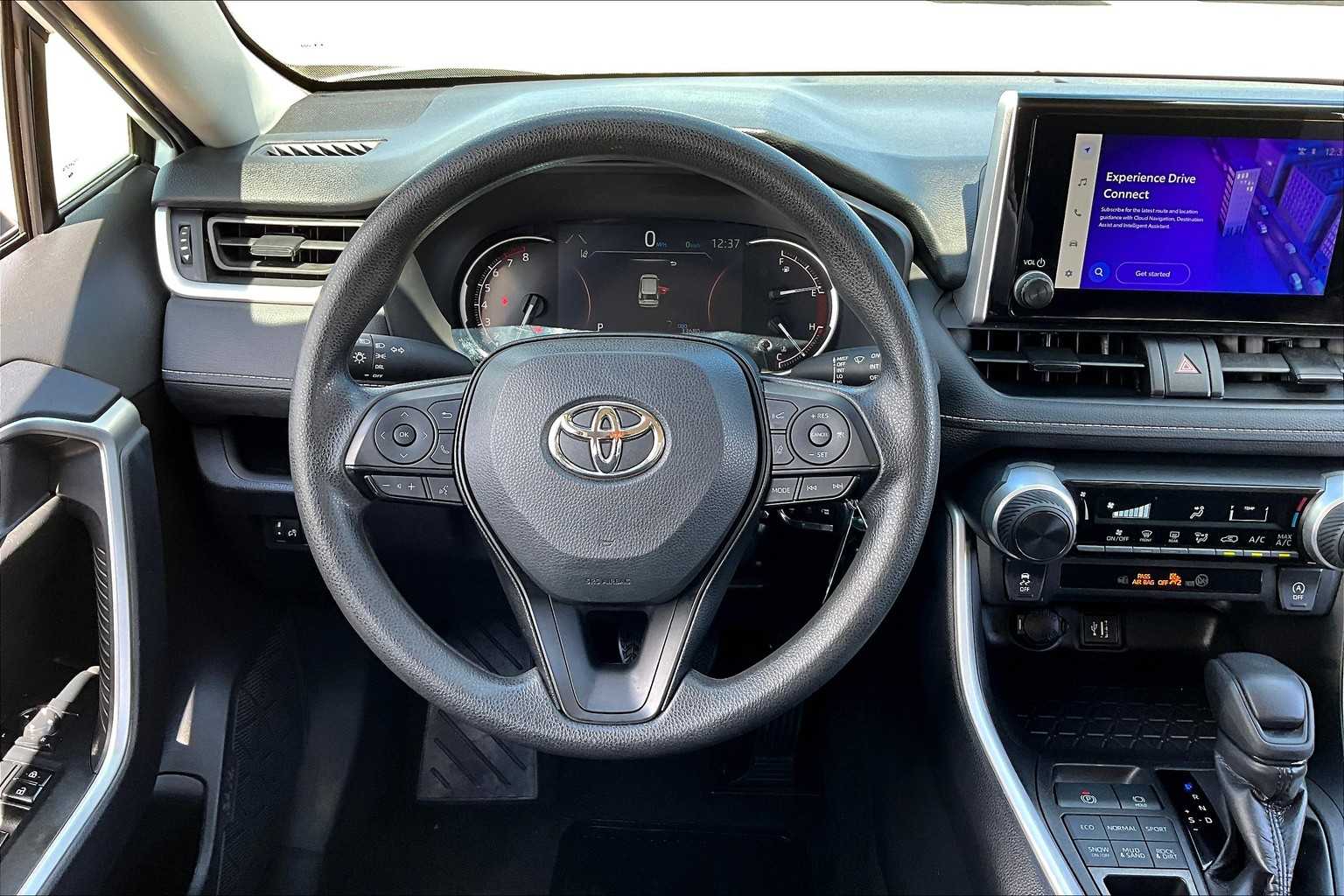 2024 Toyota RAV4 LE photo 5