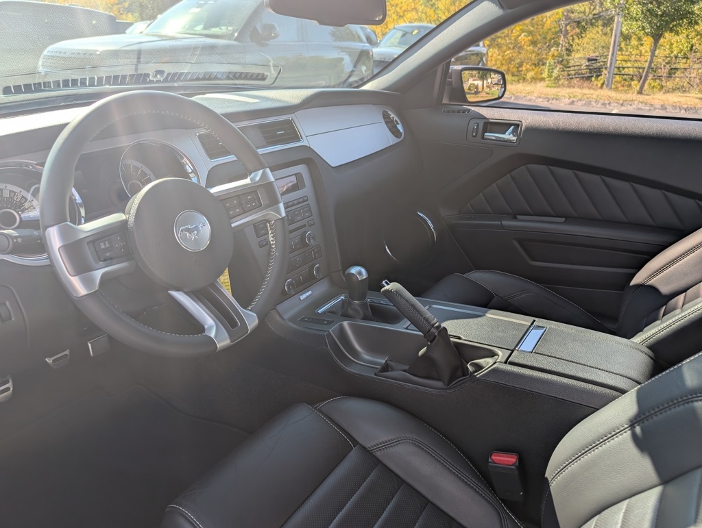 2013 Ford Mustang GT Premium photo 14