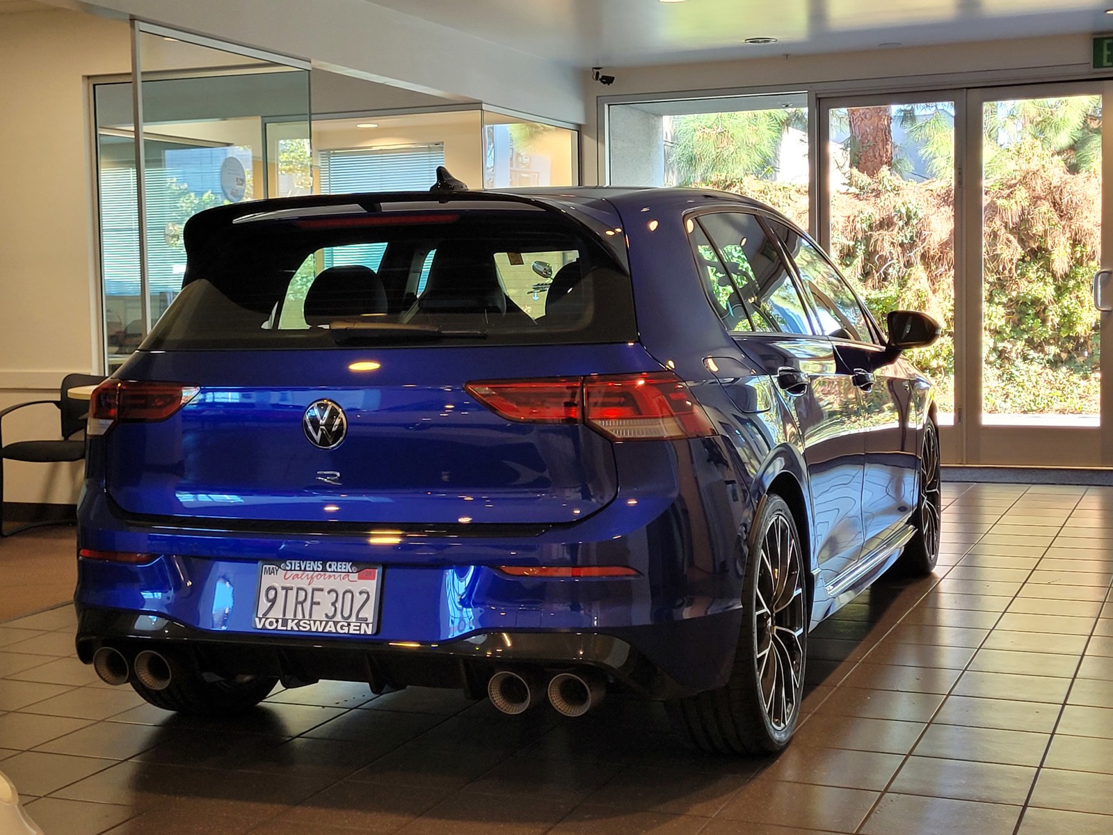 2025 Volkswagen Golf R 2.0 TSI photo 2