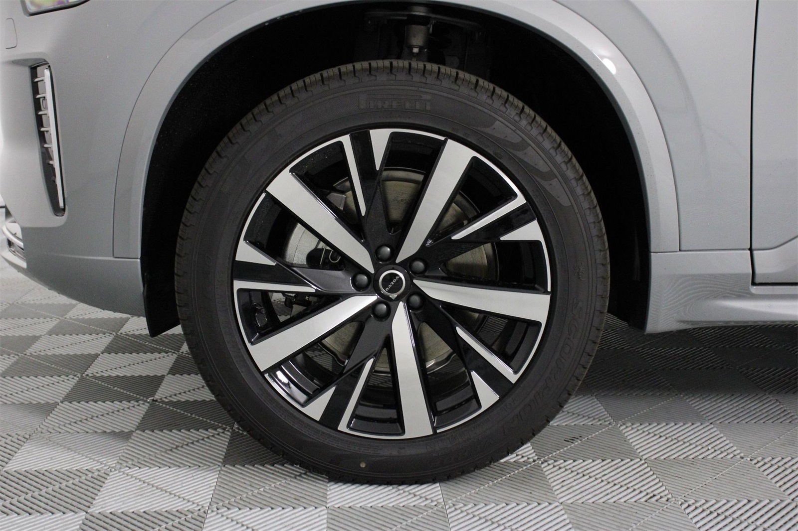 2026 Volvo XC90 Core photo 8