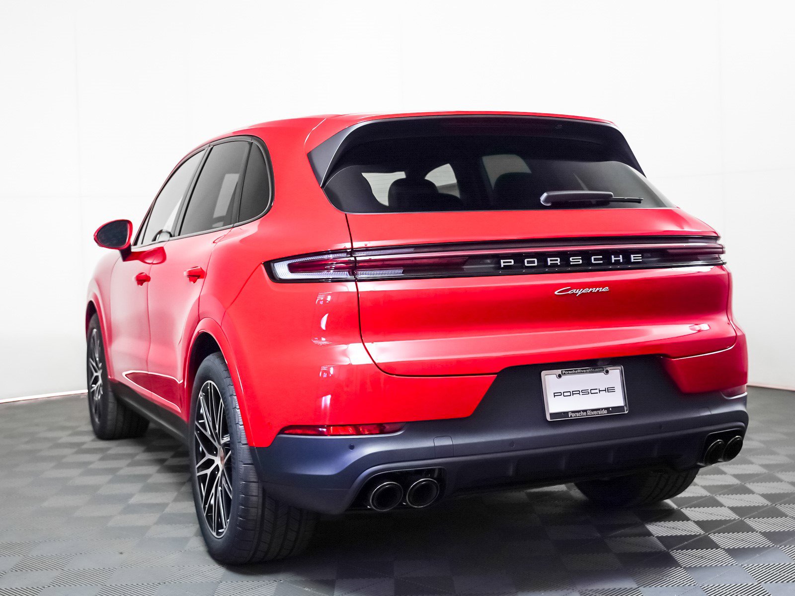 2025 Porsche Cayenne photo 3