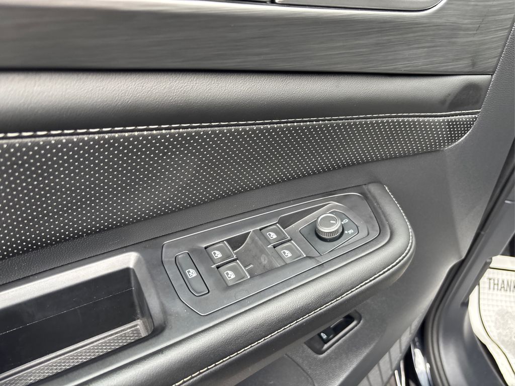 2024 Volkswagen Atlas Cross Sport SE Technology photo 30