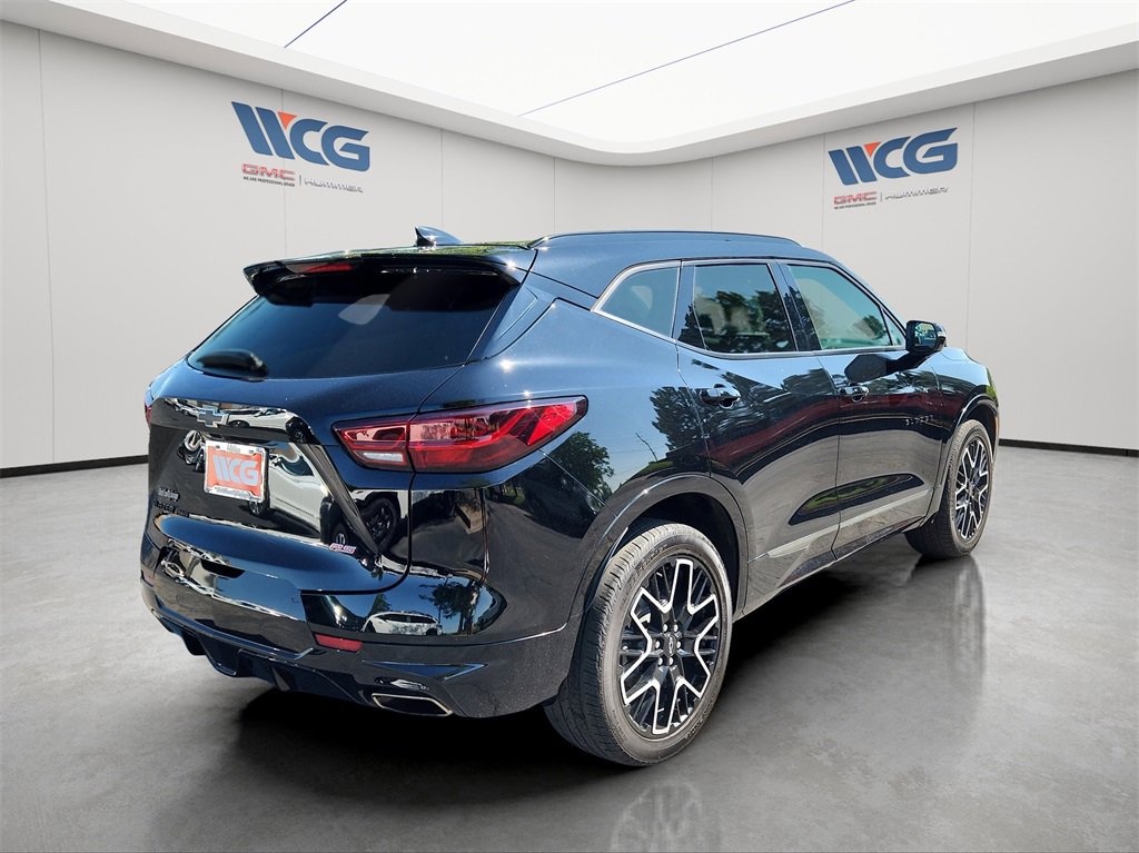 2023 Chevrolet Blazer RS photo 2