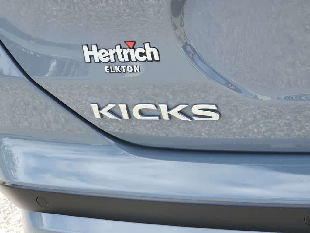 2024 Nissan Kicks SR photo 17