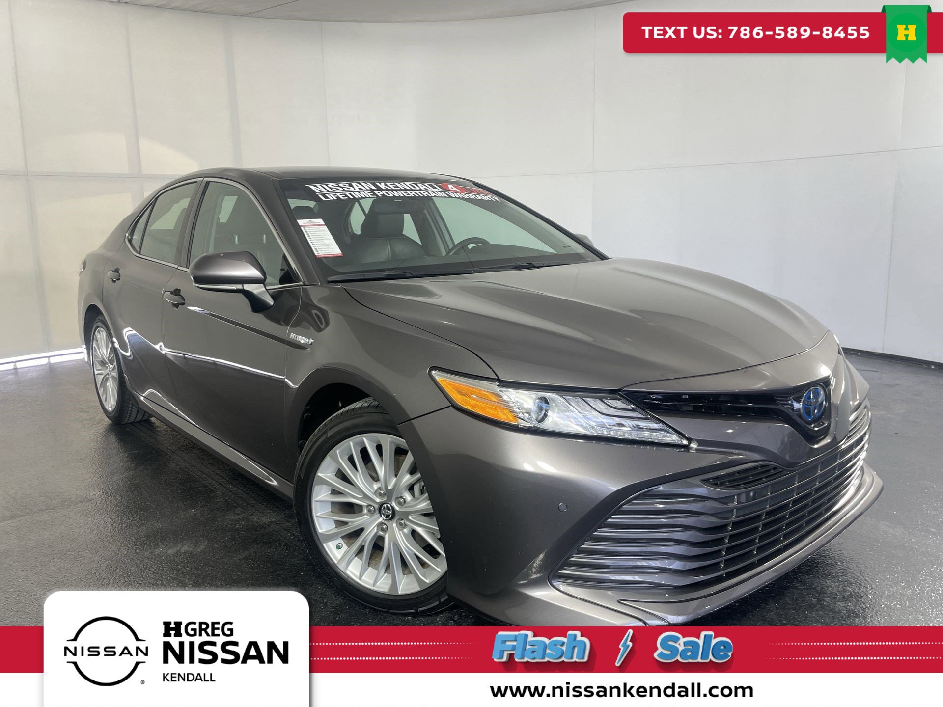 2018 Toyota Camry XLE Hybrid's photo