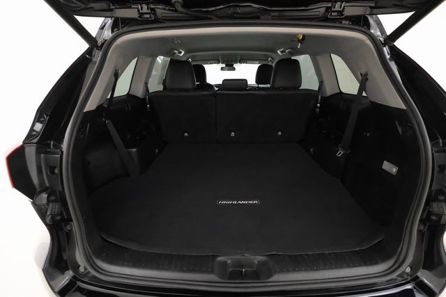 2019 Toyota Highlander LE photo 21