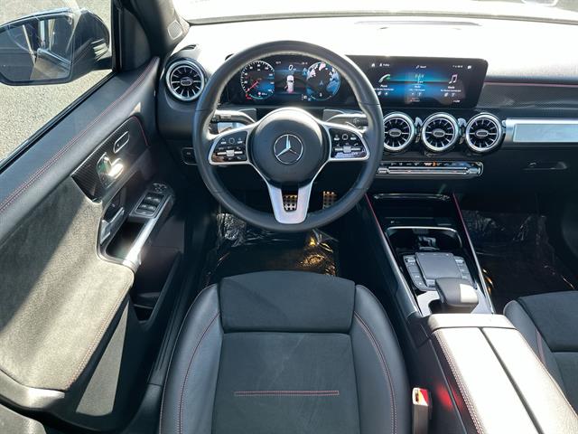 2023 Mercedes Benz GLB 250 photo 16